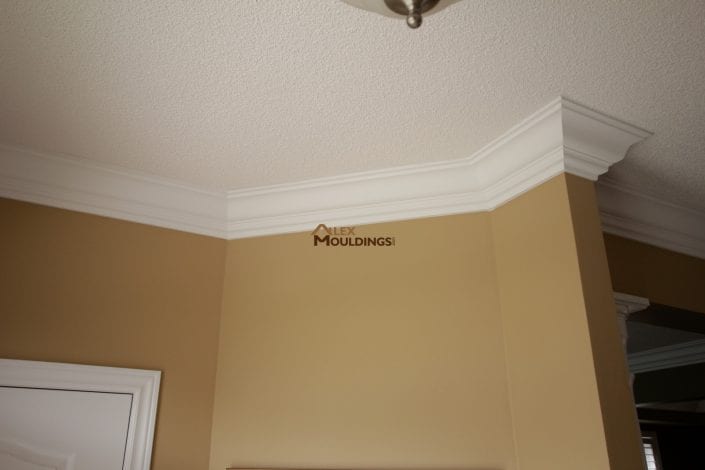 wall decorated with cornice moulding