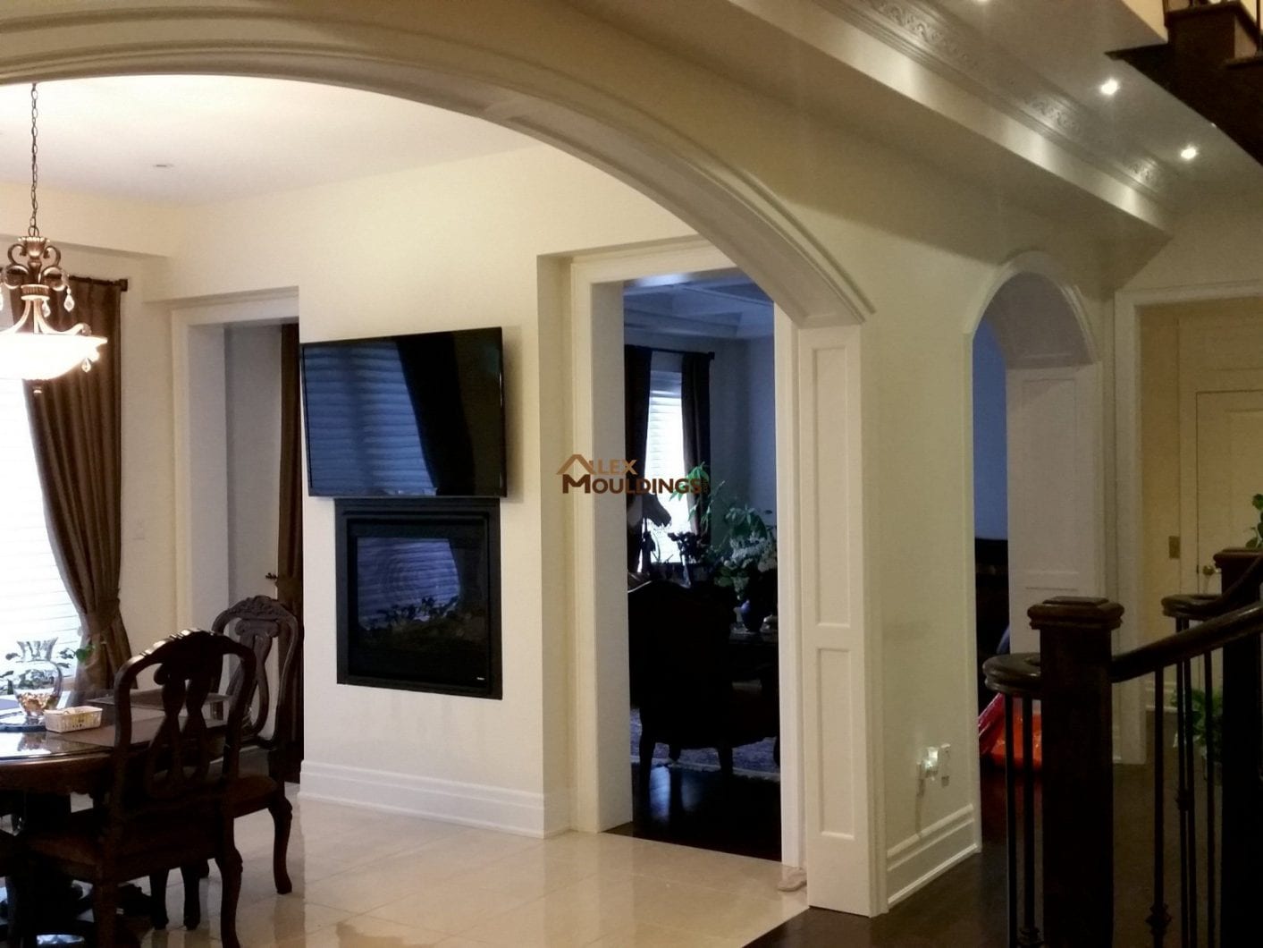 Curved panel wainscot